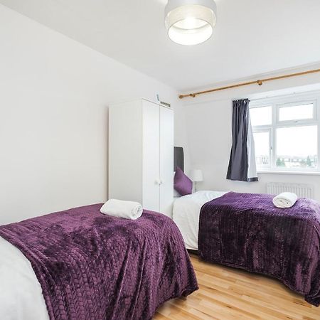Spacious 3 Bed 1 Bath Hse W Guest Toilet W Parking Near Excel - E16 London Exterior foto