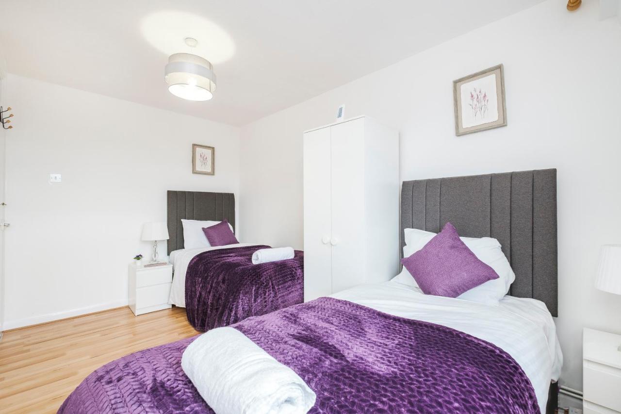 Spacious 3 Bed 1 Bath Hse W Guest Toilet W Parking Near Excel - E16 London Exterior foto
