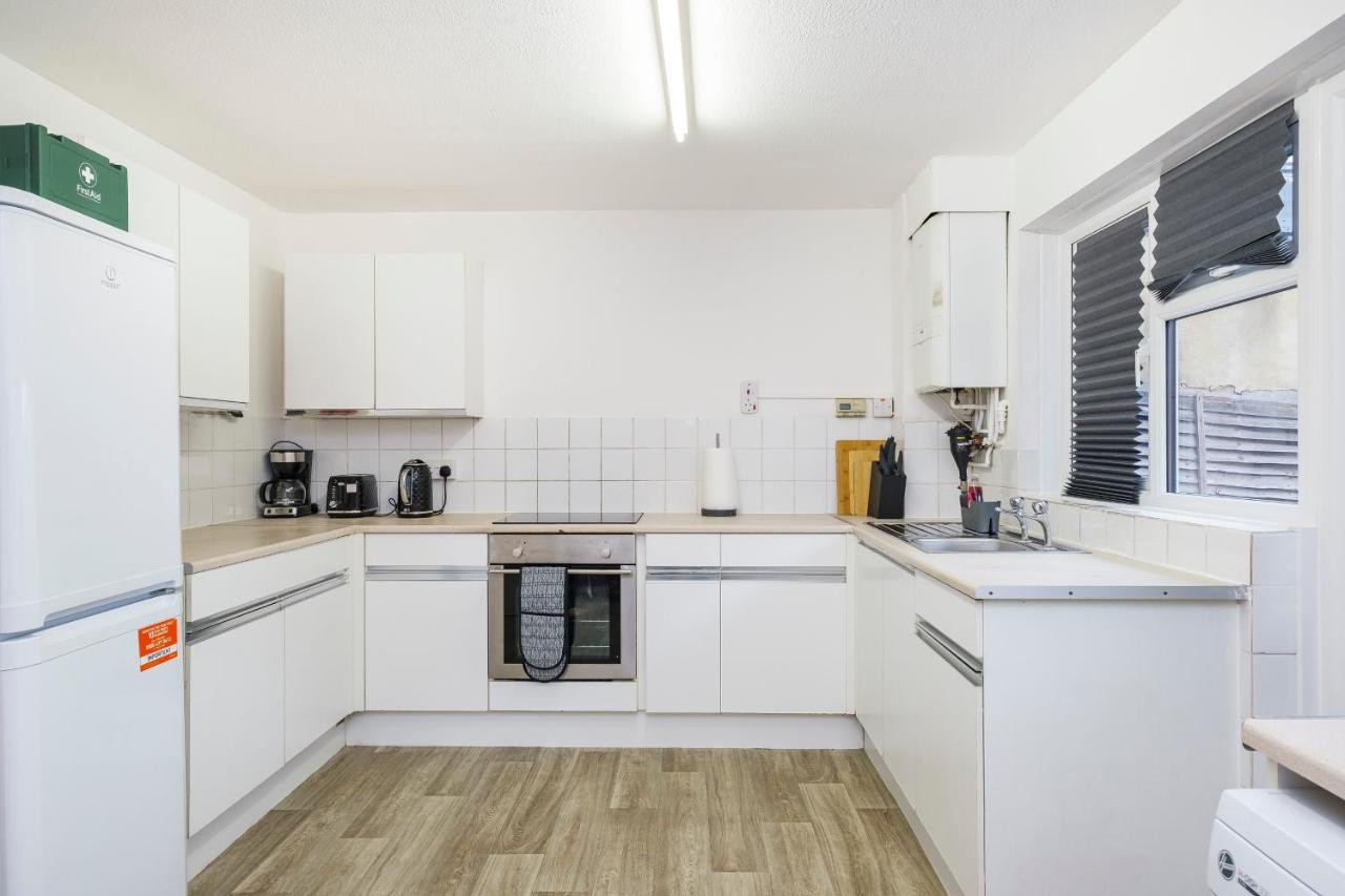 Spacious 3 Bed 1 Bath Hse W Guest Toilet W Parking Near Excel - E16 London Exterior foto