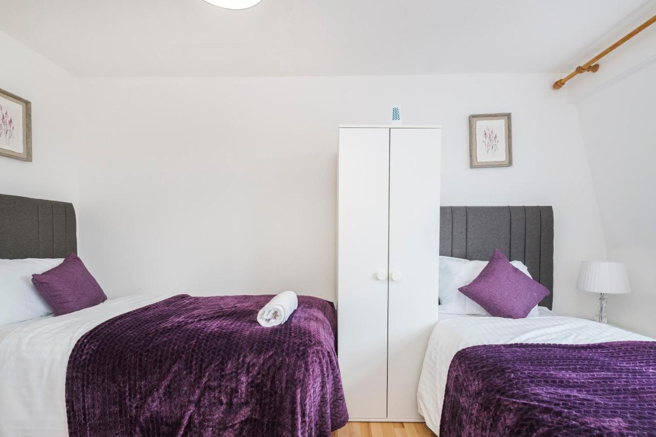 Spacious 3 Bed 1 Bath Hse W Guest Toilet W Parking Near Excel - E16 London Exterior foto