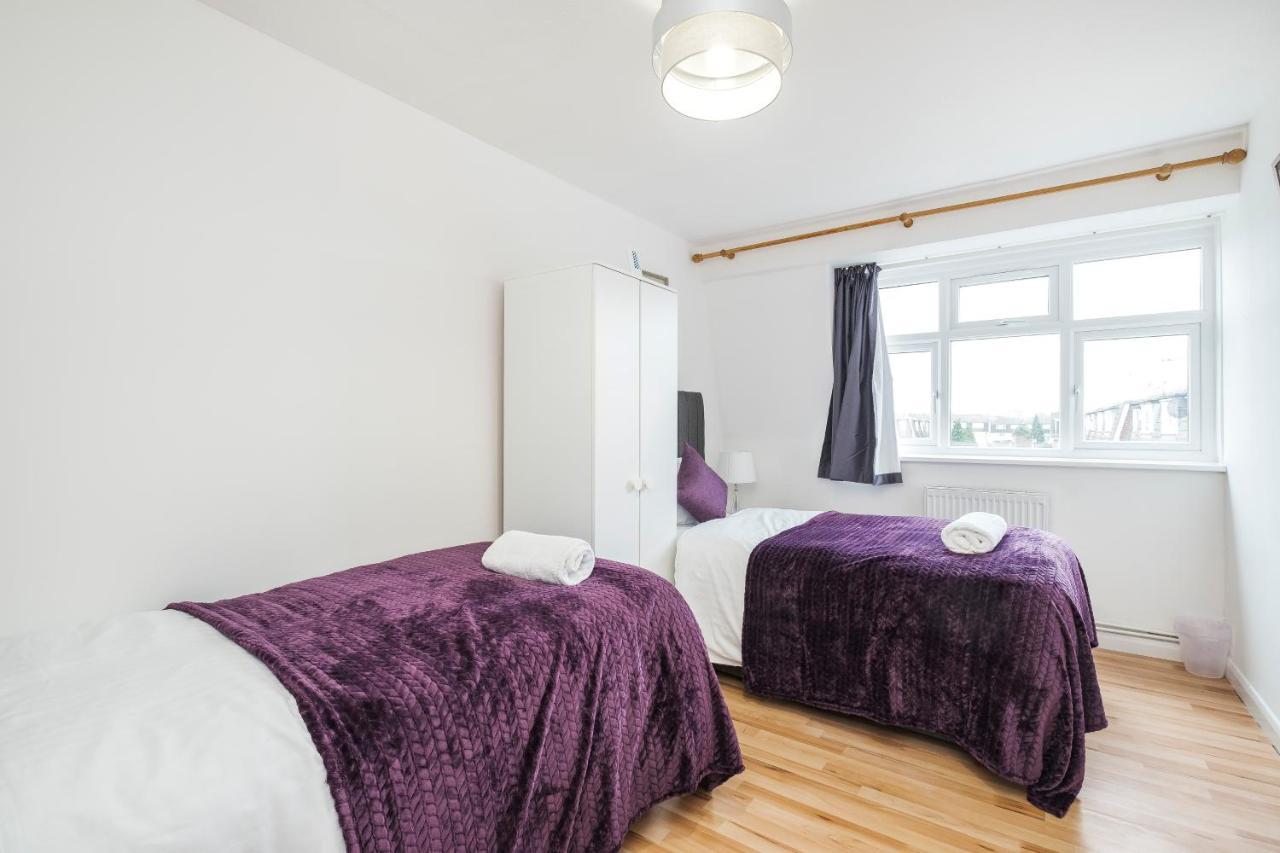 Spacious 3 Bed 1 Bath Hse W Guest Toilet W Parking Near Excel - E16 London Exterior foto