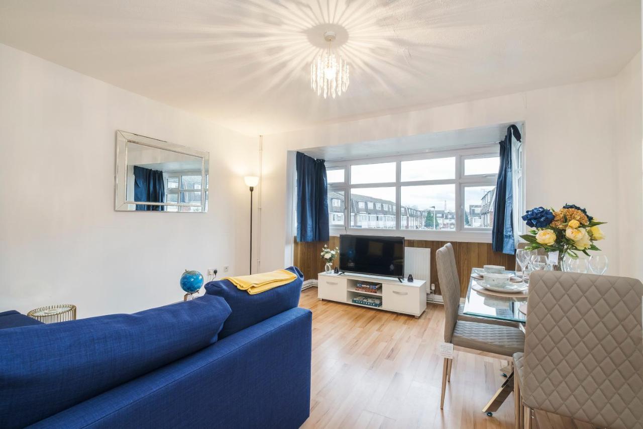 Spacious 3 Bed 1 Bath Hse W Guest Toilet W Parking Near Excel - E16 London Exterior foto