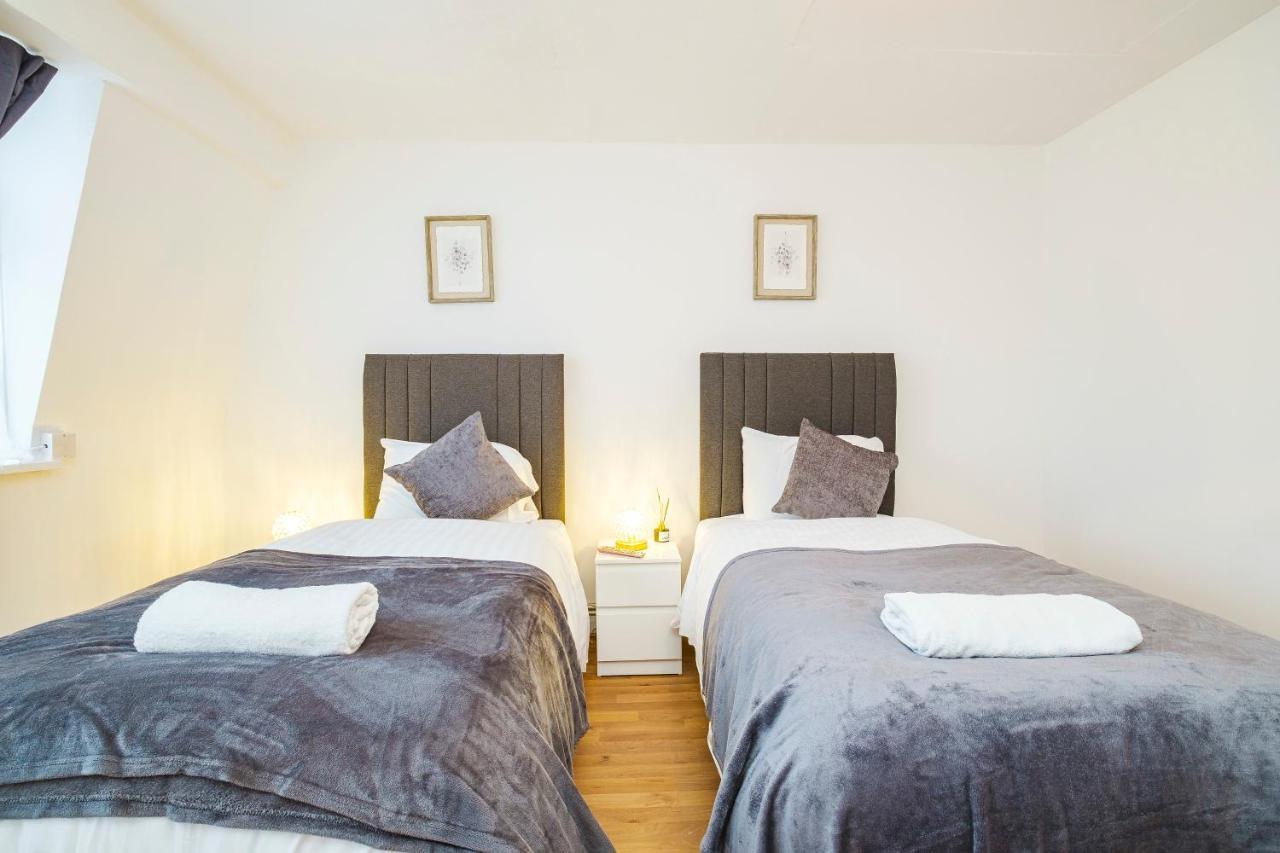 Spacious 3 Bed 1 Bath Hse W Guest Toilet W Parking Near Excel - E16 London Exterior foto