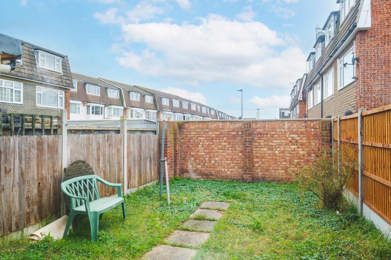Spacious 3 Bed 1 Bath Hse W Guest Toilet W Parking Near Excel - E16 London Exterior foto