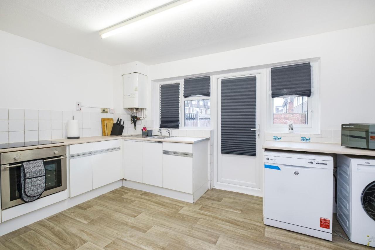 Spacious 3 Bed 1 Bath Hse W Guest Toilet W Parking Near Excel - E16 London Exterior foto